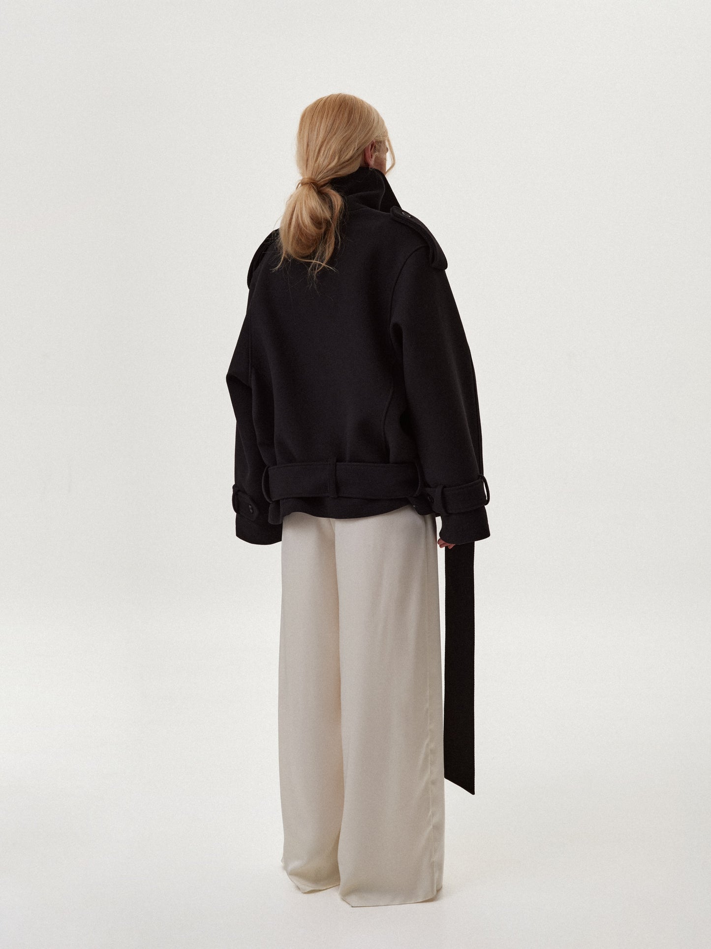 Вкорочене чорне пальто - жакет з вовни COUTURE