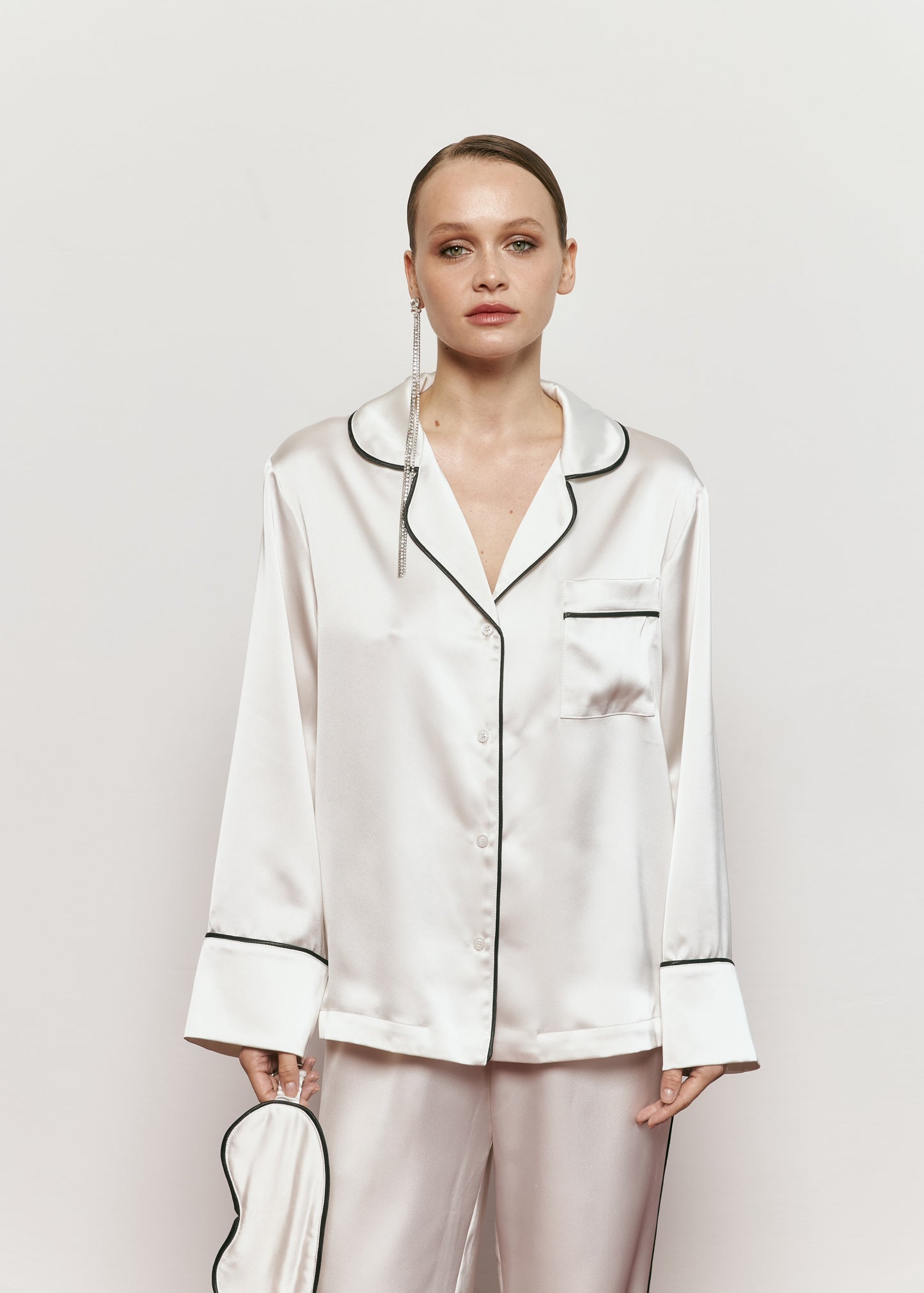 Milk satin pajama with contrasting piping