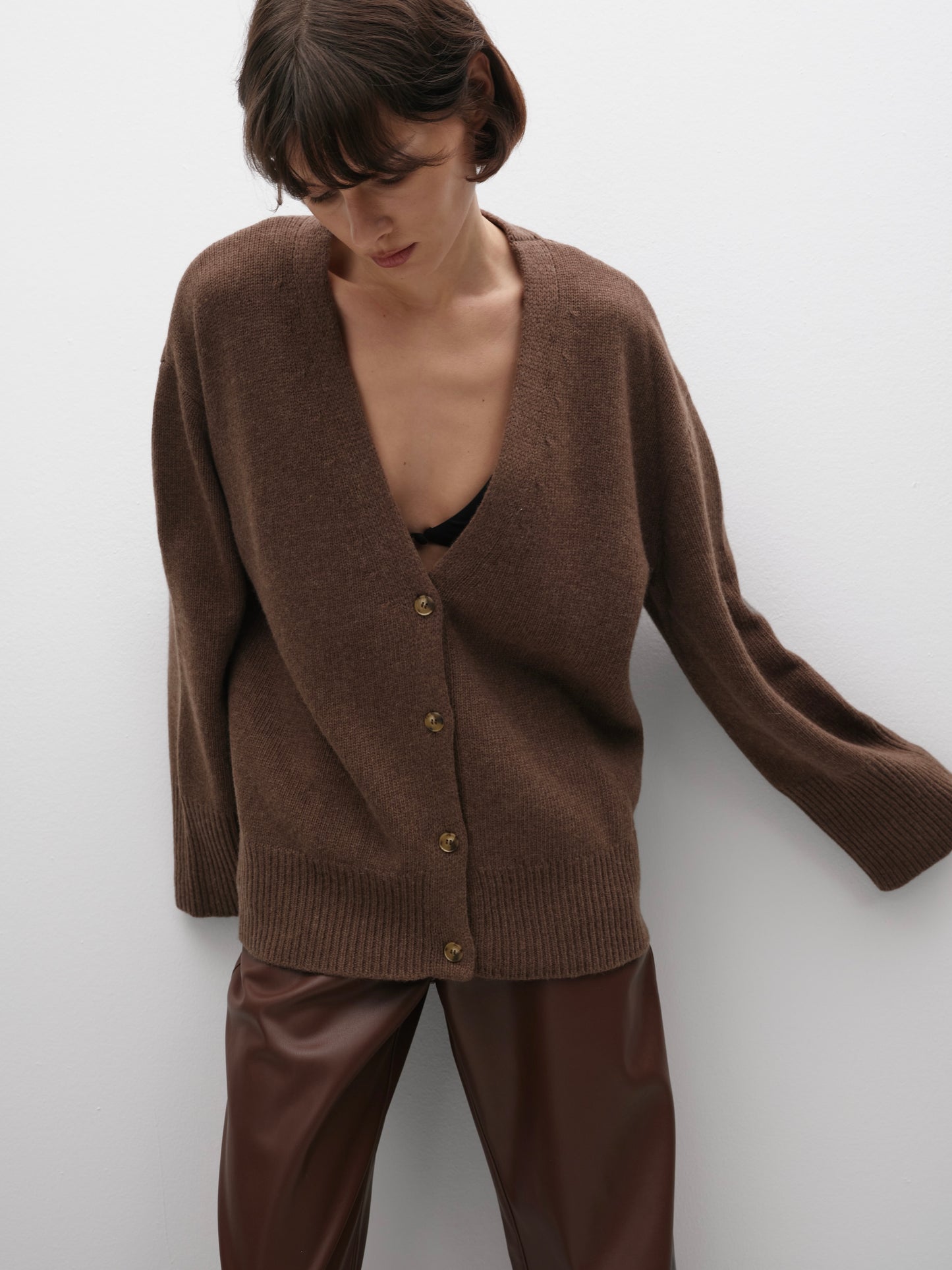 Кардиган вовняний коричневий з гудзиками