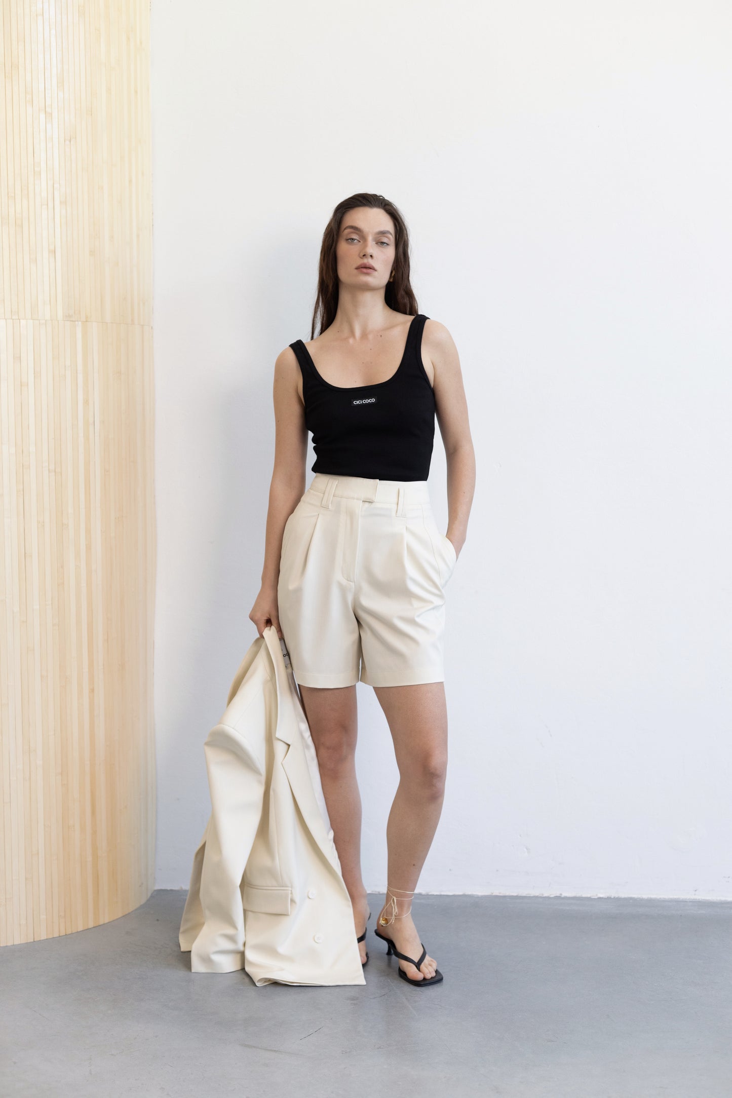 Sand bermuda shorts