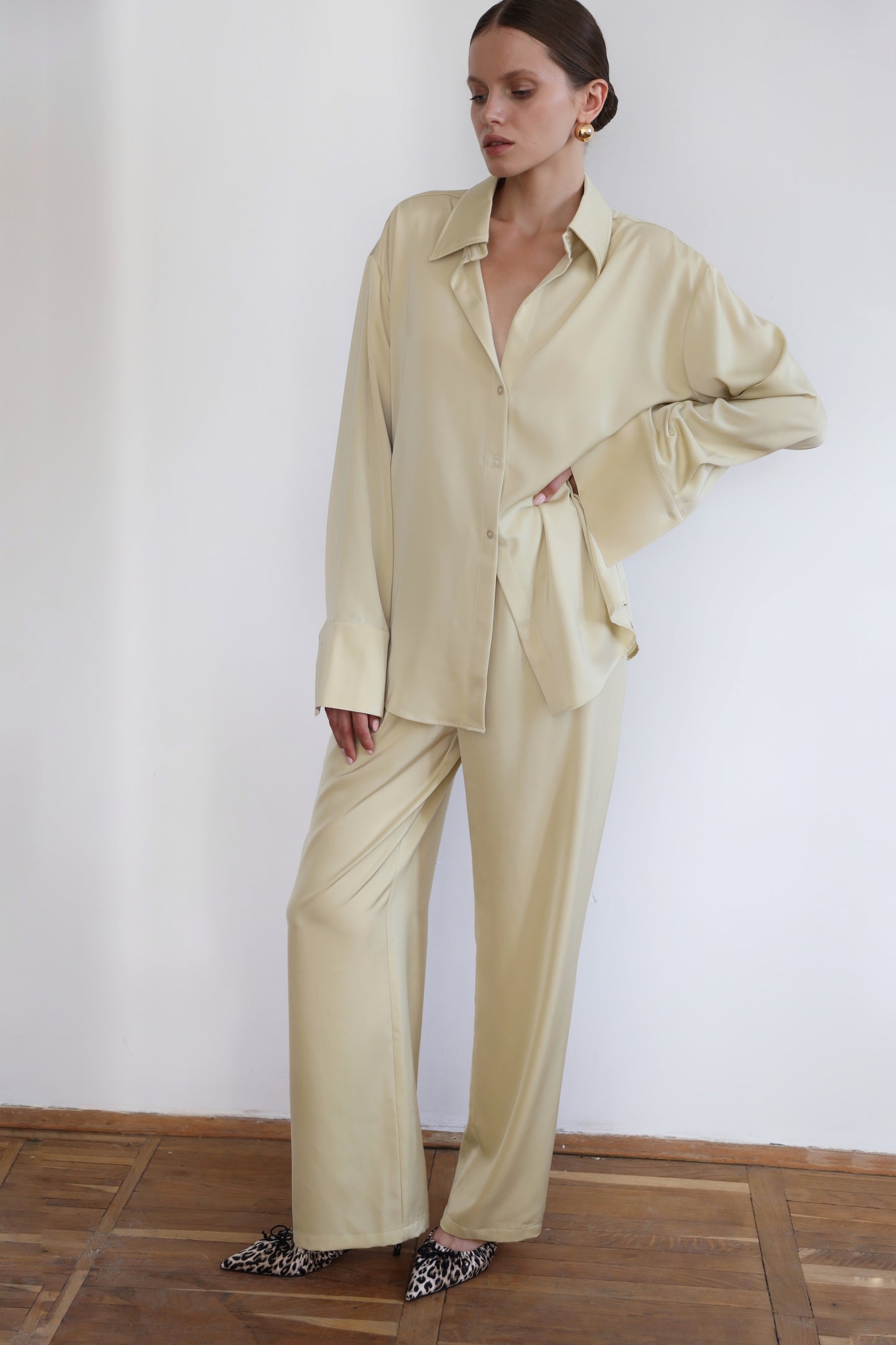 Lemon-colored satin trousers