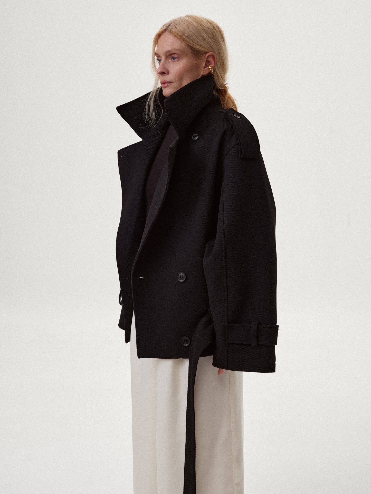 Вкорочене чорне пальто - жакет з вовни COUTURE