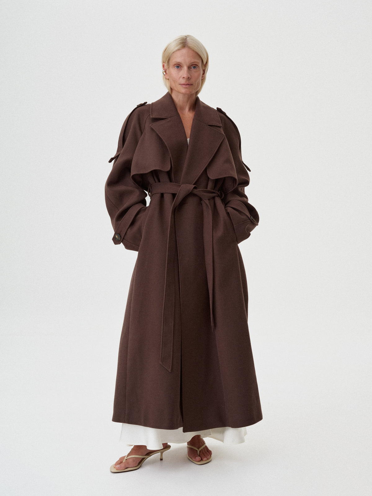 Пальто максі з поясом коричневе COUTURE
